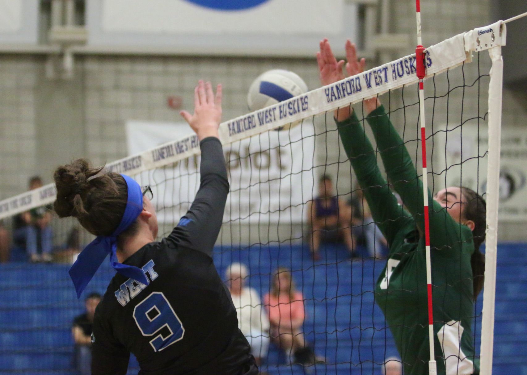 Huskies crumble down the stretch